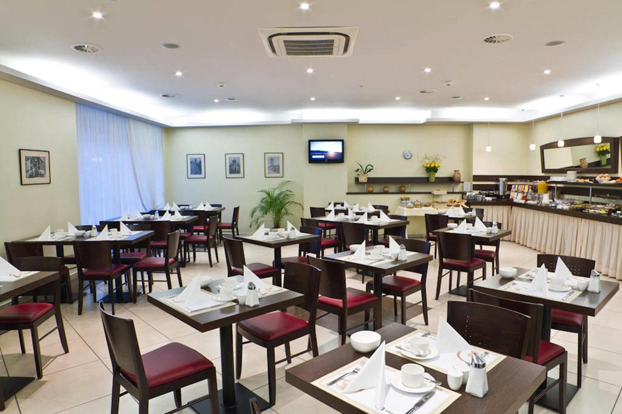 Ivbergs Hotel Messe Nord Berlin Restoran gambar